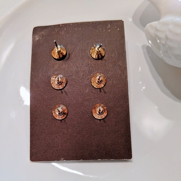 Henri Bendel Luxe Quirky Heart Stud Set - Picture 3 of 5